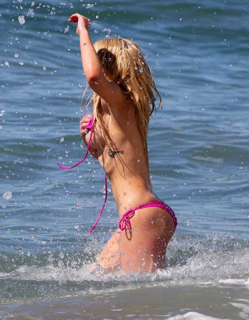 Anna Sophia Berglund Loses Her Bikini Top in the Ocean - Taxi Driver Movie