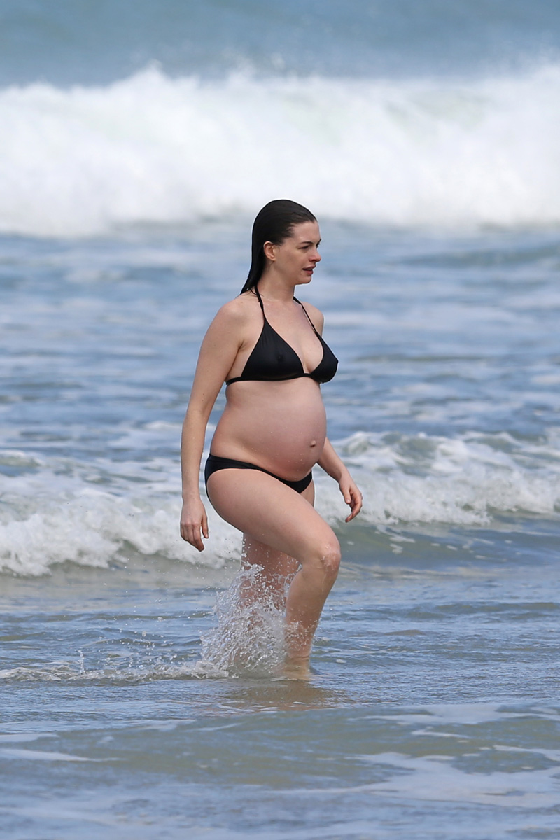 Anne Hathaway See Through Bikini Top Shows Her Pregnant Boobs - Taxi Driver  Movie