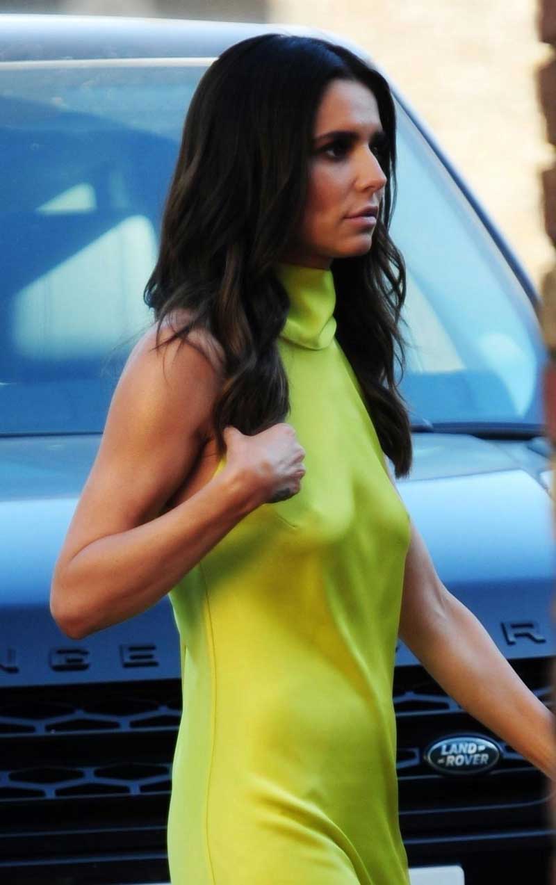 Cheryl Tweedy Braless Pokies in Tight Yellow Dress - Taxi Driver Movie