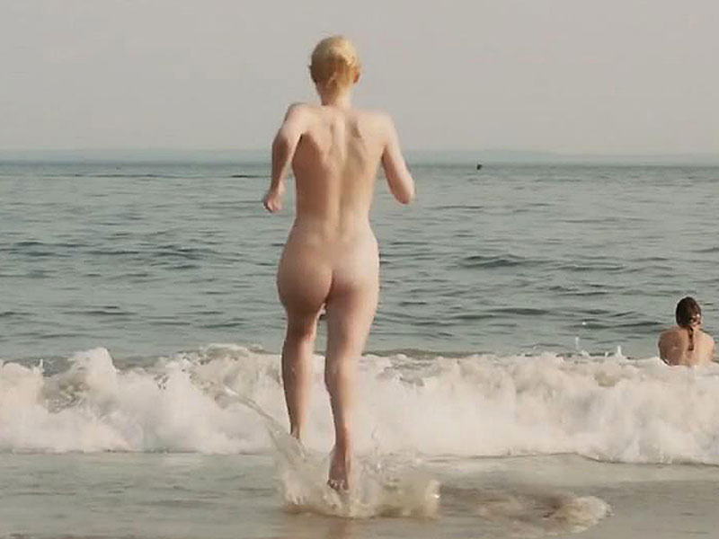 Nude Beach In South Dakota - Dakota Fanning Butt Ass Naked in the Surf - Taxi Driver Movie