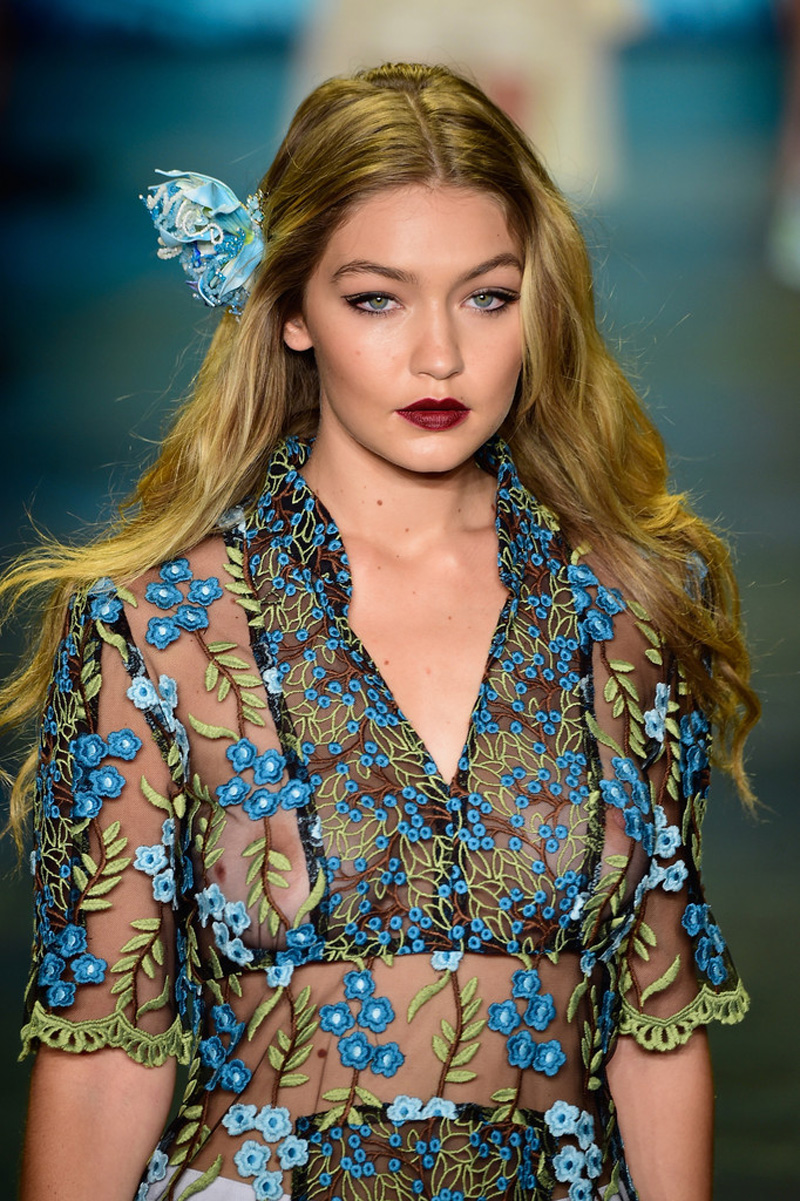 Gigi Hadid Nipples In See Through Blouse On Runway - Taxi Driver Movie