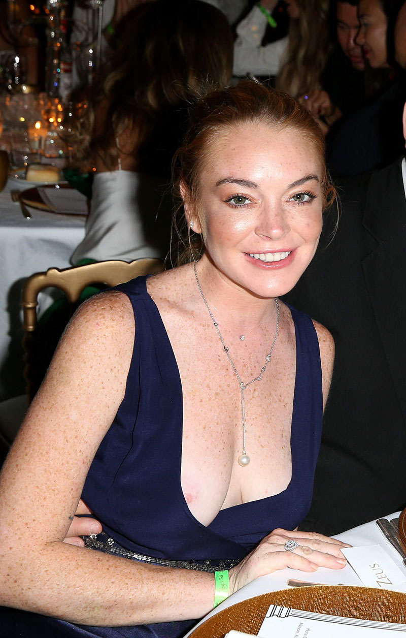 Lindsy Lohan Nip Slip Upskirt - Lindsay Lohan Slips a Nipple While Out for Dinner - Taxi Driver Movie