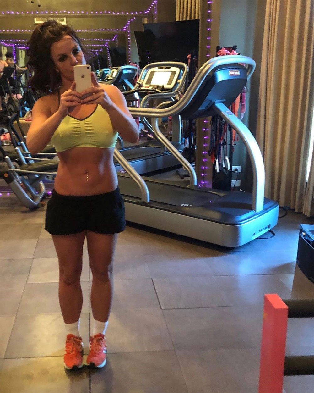 Britney Spears Workout Nipple Pokies Selfie - Taxi Driver Movie