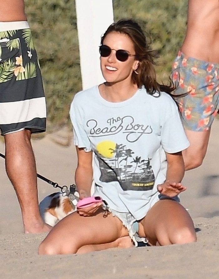 Daisy Dukes Up Shorts Porn - Alessandra Ambrosio Lip Slip in Daisy Dukes @ the Beach - Taxi Driver Movie